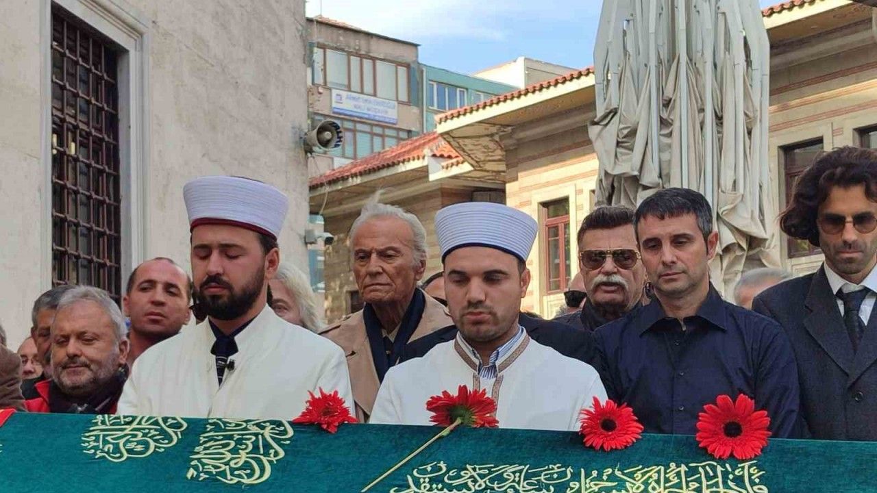 Yeşilçam’ın usta ismi Engin Çağlar son yolculuğuna uğurlandı