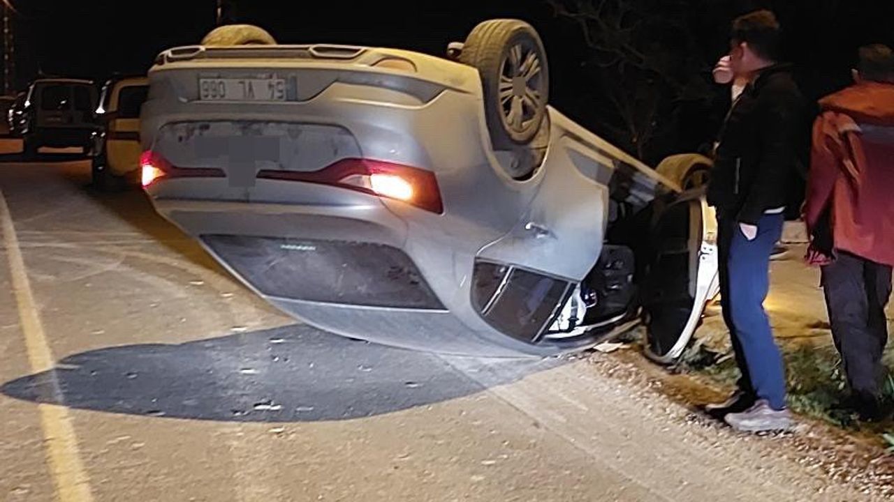 Yola dökülen kum kazaya neden oldu! Takla atan otomobil metrelerce sürüklendi