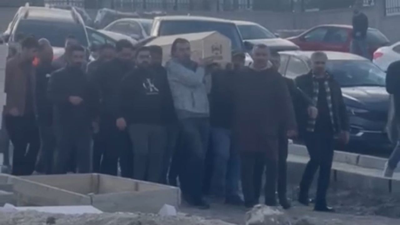 Yurt binasından düşerek hayatını kaybeden üniversite öğrencisi İstanbul'da toprağa verildi