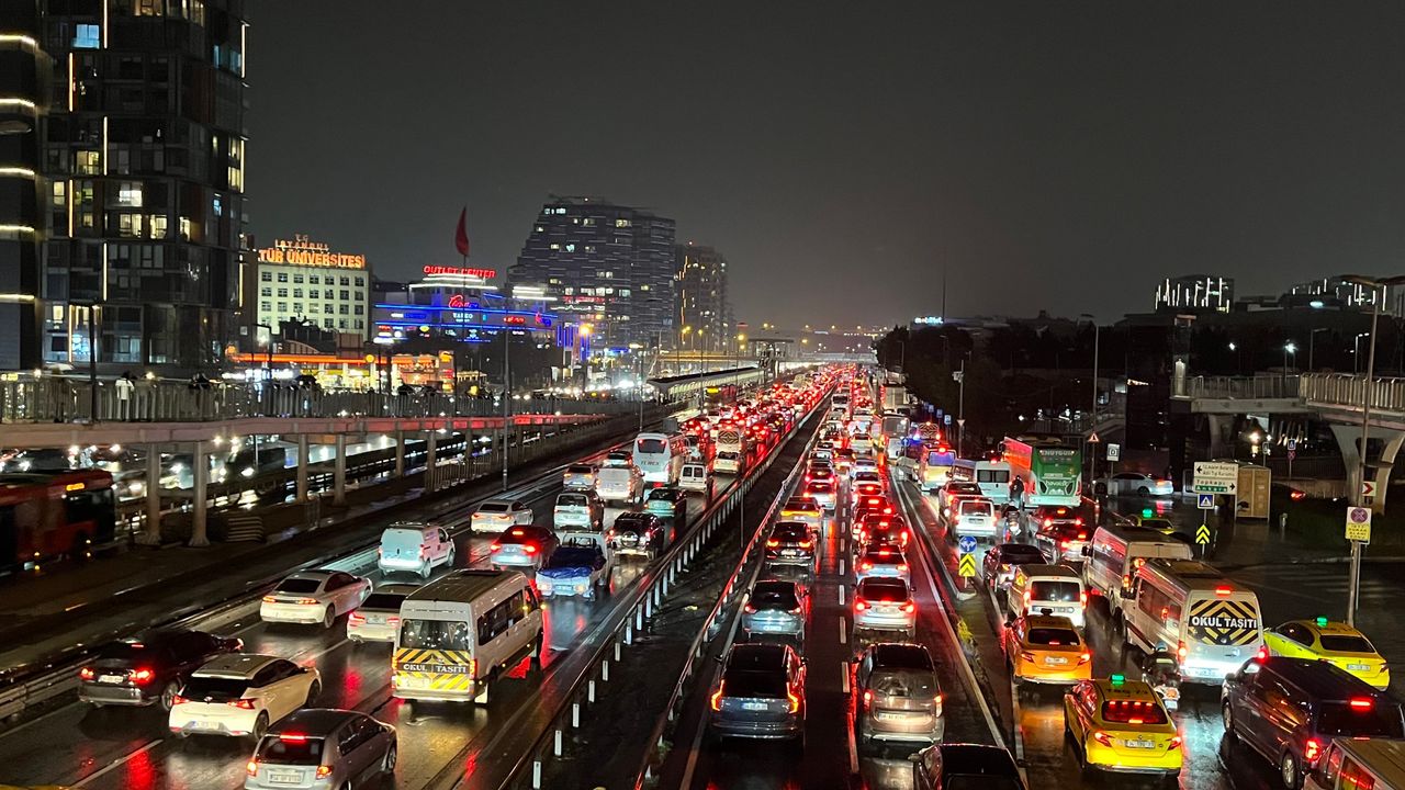İstanbul’da Trafik Çilesi: Yoğunluk Yüzde 89’a Ulaştı