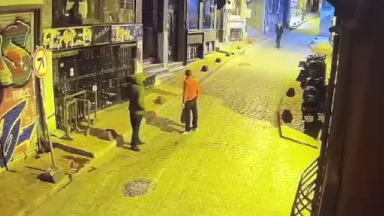 Beyoğlu’nda Scooter Hırsızlığı Kamerada: 2 Şüpheli Tutuklandı