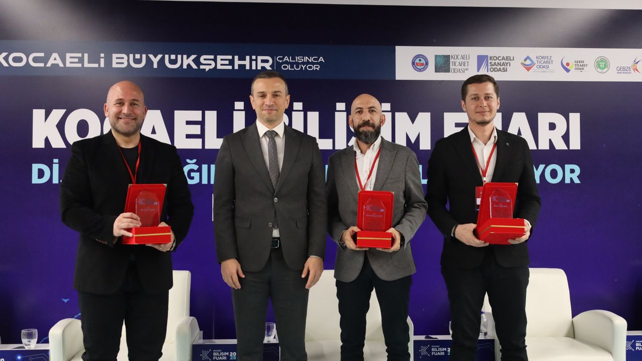 Kocaeli Bilişim Fuarı’nda Geleceğin Teknolojileri ve Yapay Zekâ Konuşuldu