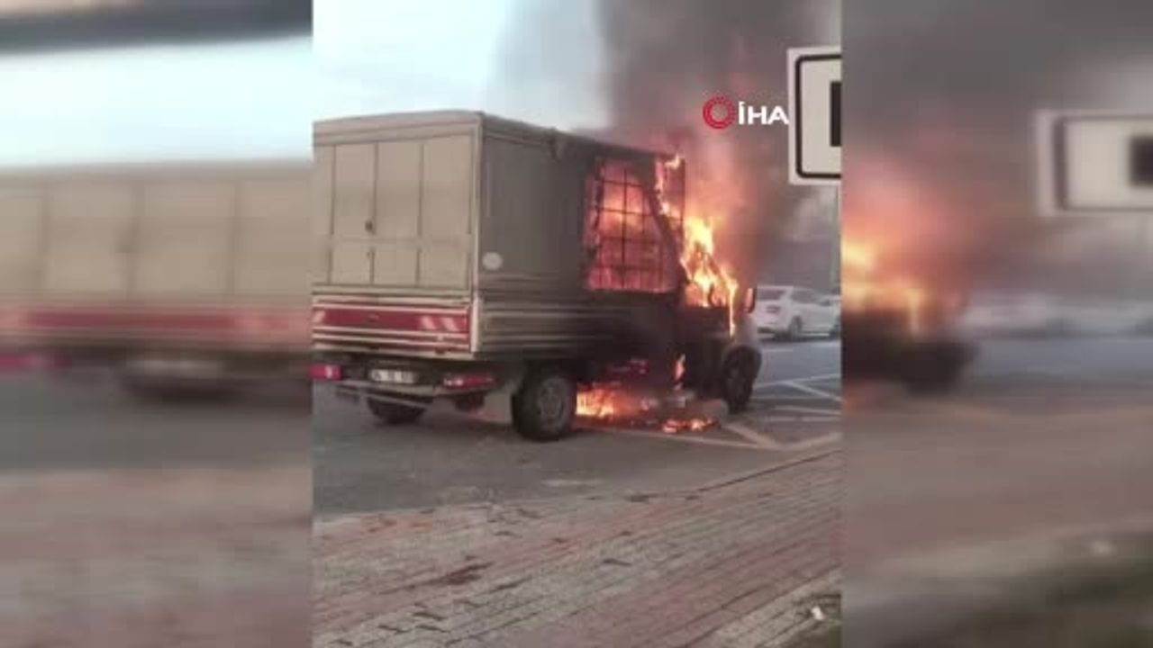 Büyükçekmece E-5’te Seyir Halindeki Kamyonet Alev Alev Yandı