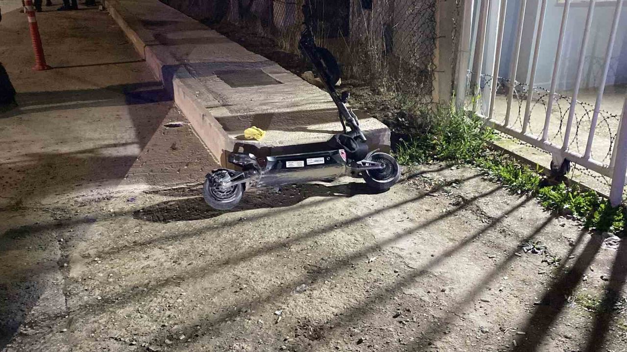 Bursa’da Gece Saatlerinde Kaza: Scooter Sürücüsü Ağır Yaralandı