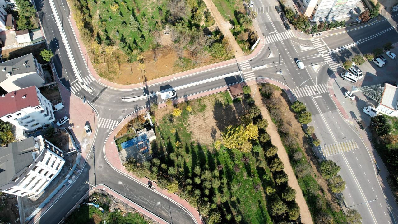 Kocaeli’de trafiği rahatlatan adım: Çayırova'da 800 metrelik yol tamamen yenilendi