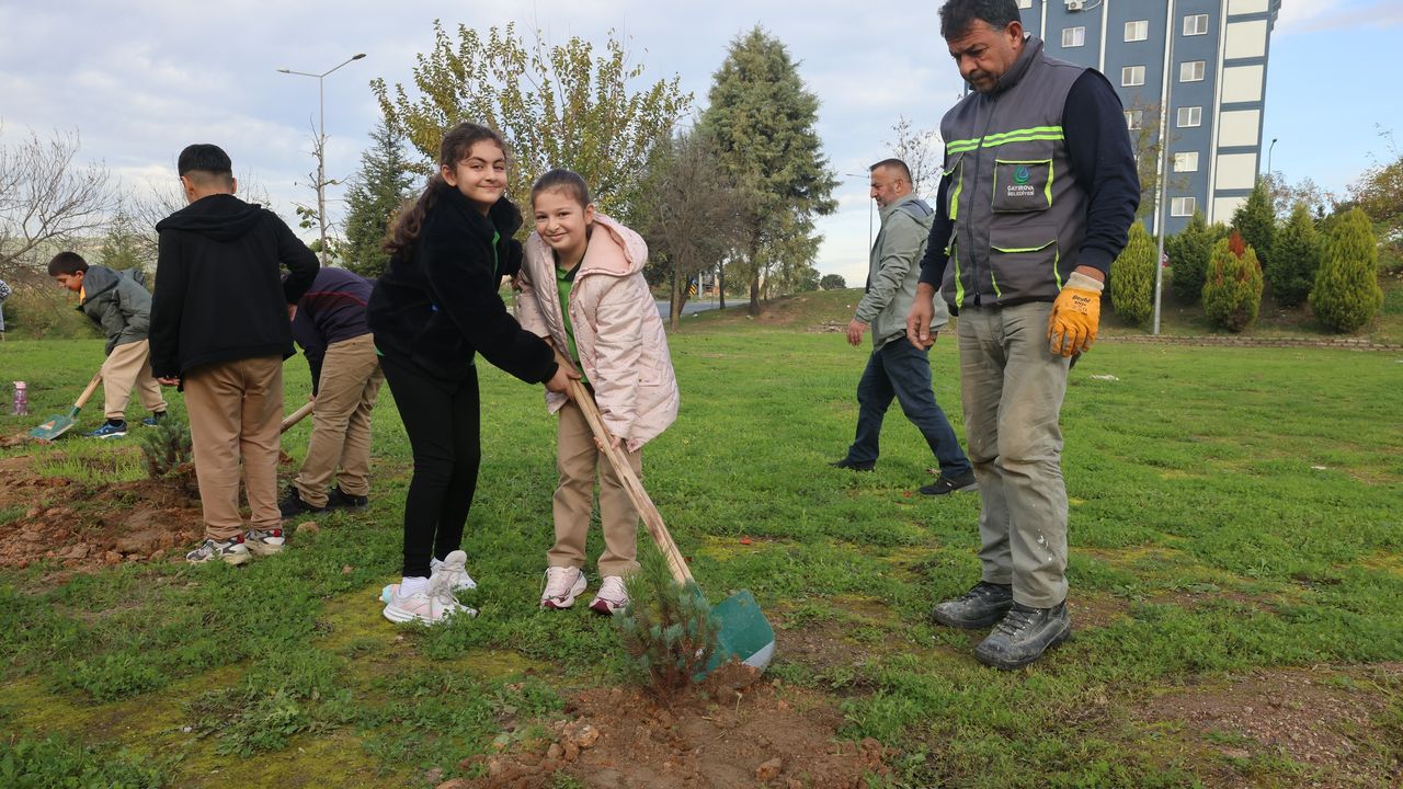 Küçük Eller Büyük İş Başardı: Çayırovalı Öğrencilerden Doğaya Yeşil Dokunuş