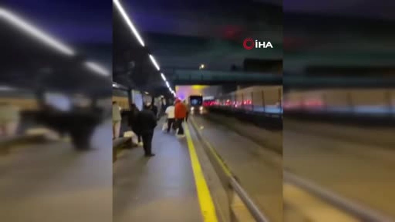 Edirnekapı’da metrobüsün motor kısmında yangın paniği