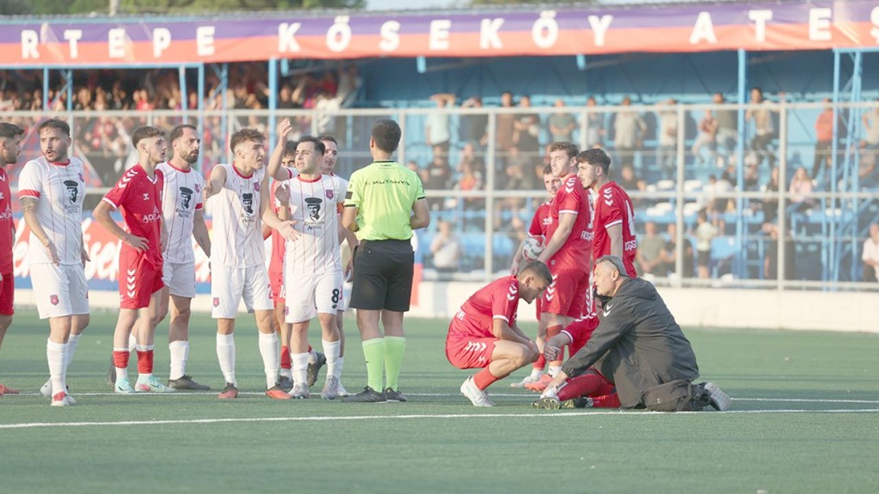 Derince Birlik - Ateşspor Maçı Gergin Geçti: 3 Kırmızı Kart Çıktı
