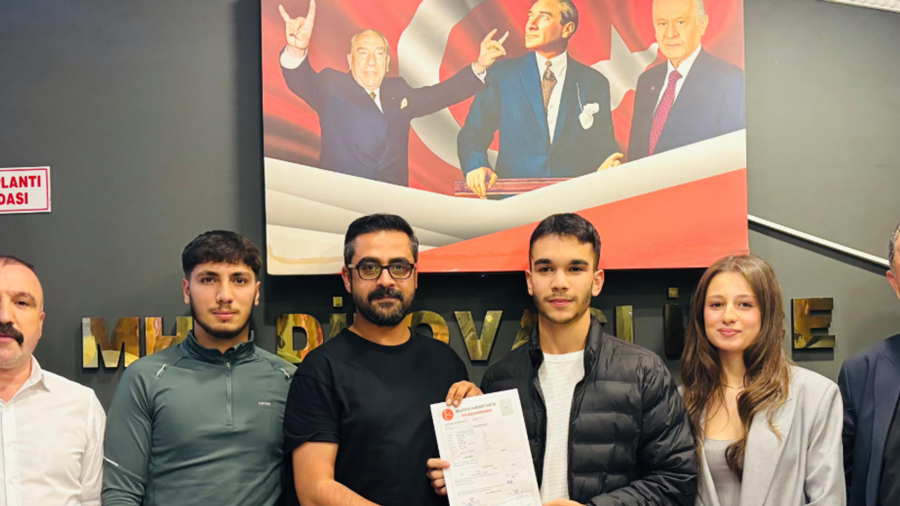 MHP Dilovası’nda “En Genç Üye” Unvanı El Değiştirdi