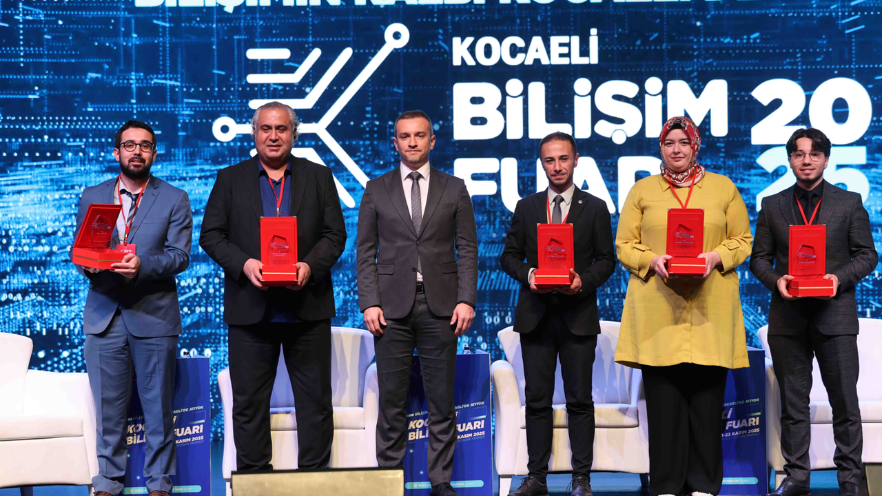 Kocaeli Bilişim Fuarı’nda “Dijital Savaşlar” ve “Adalet” Masaya Yatırıldı