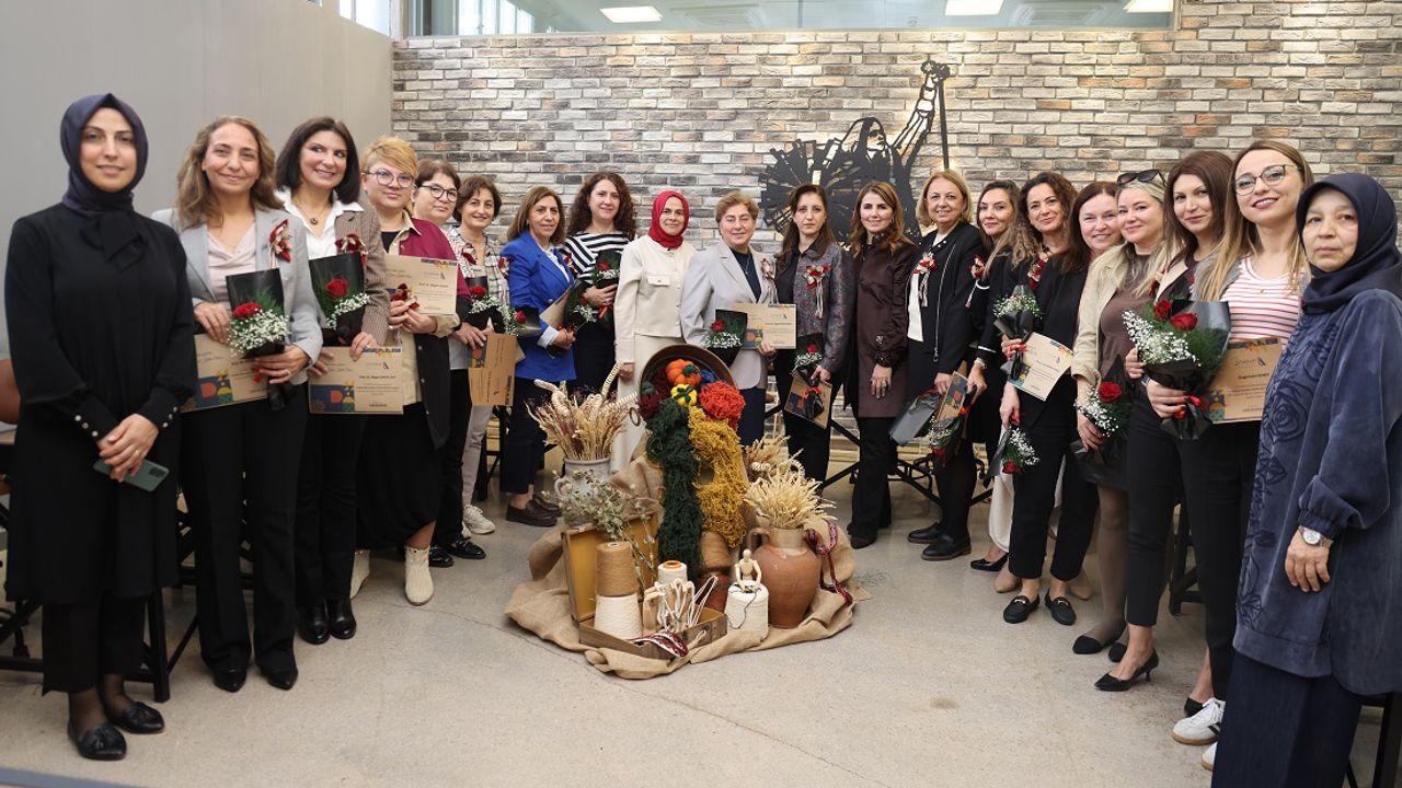 Kocaeli Büyükşehir’den Öğretmenler Günü’ne Özel “Emekle Açan Çiçekler” Etkinliği