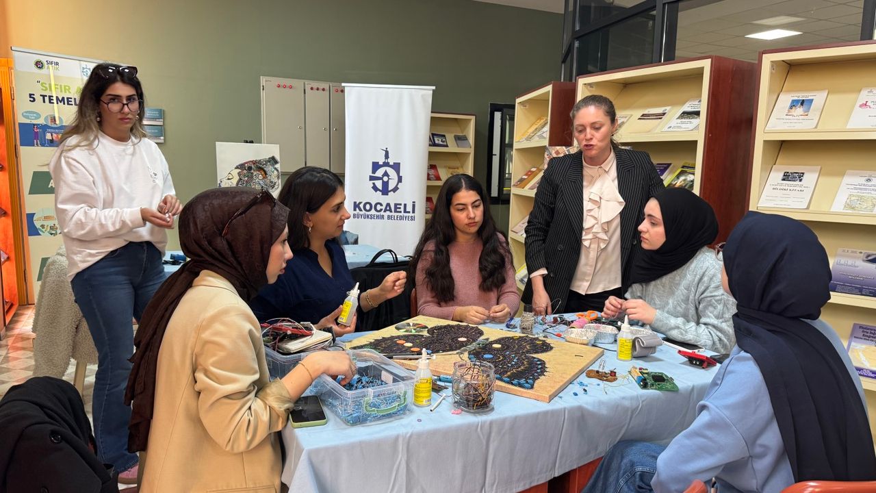 Kocaeli Büyükşehir’den Özel Atölye: Elektronik Atıklardan Sanata Dönüşüm