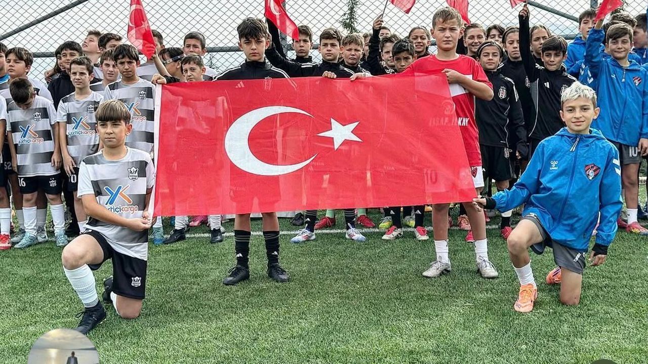 Eşme’de Şehit Akın Karakuş Turnuvası Coşkuyla Tamamlandı