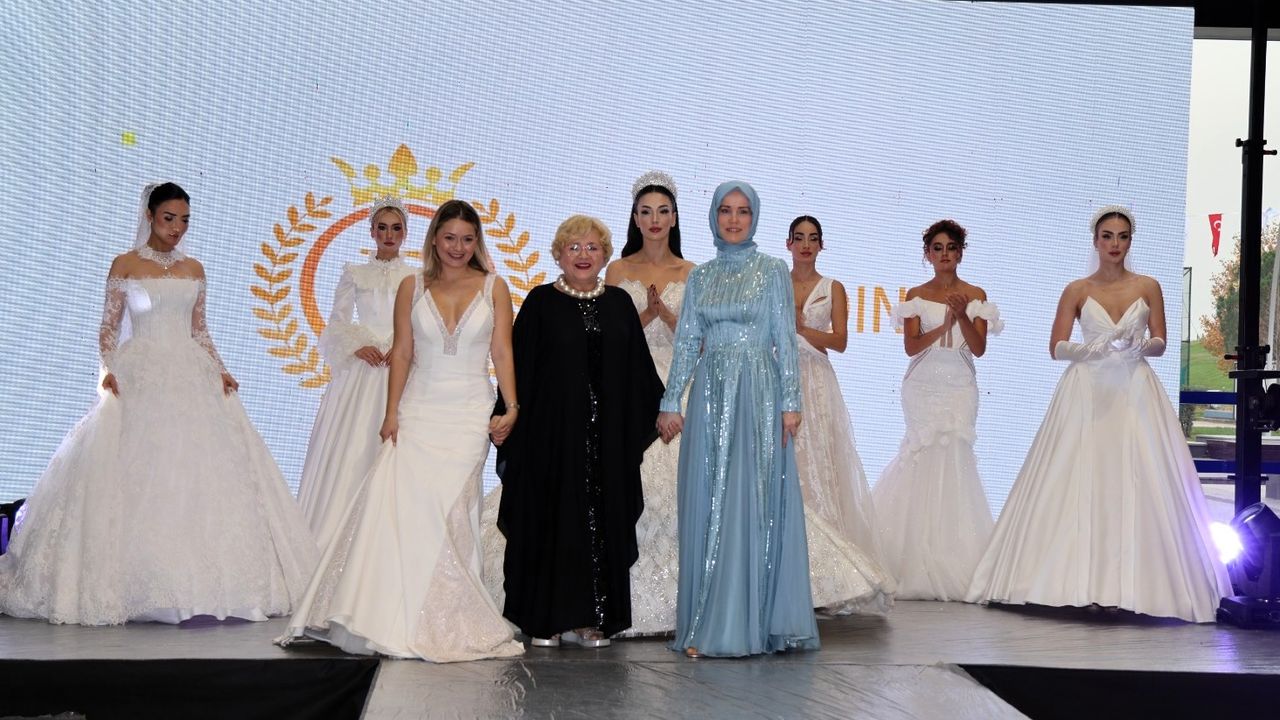 Kocaeli’de Evlilik Fuarı Rüzgârı: Gelinlik Defilesi Göz Kamaştırdı