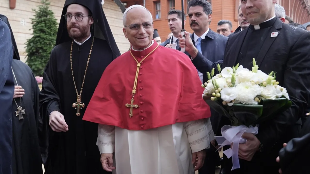 Papa 14. Leo, Balat'ta Fener Rum Patriği Bartholomeos ile görüştü