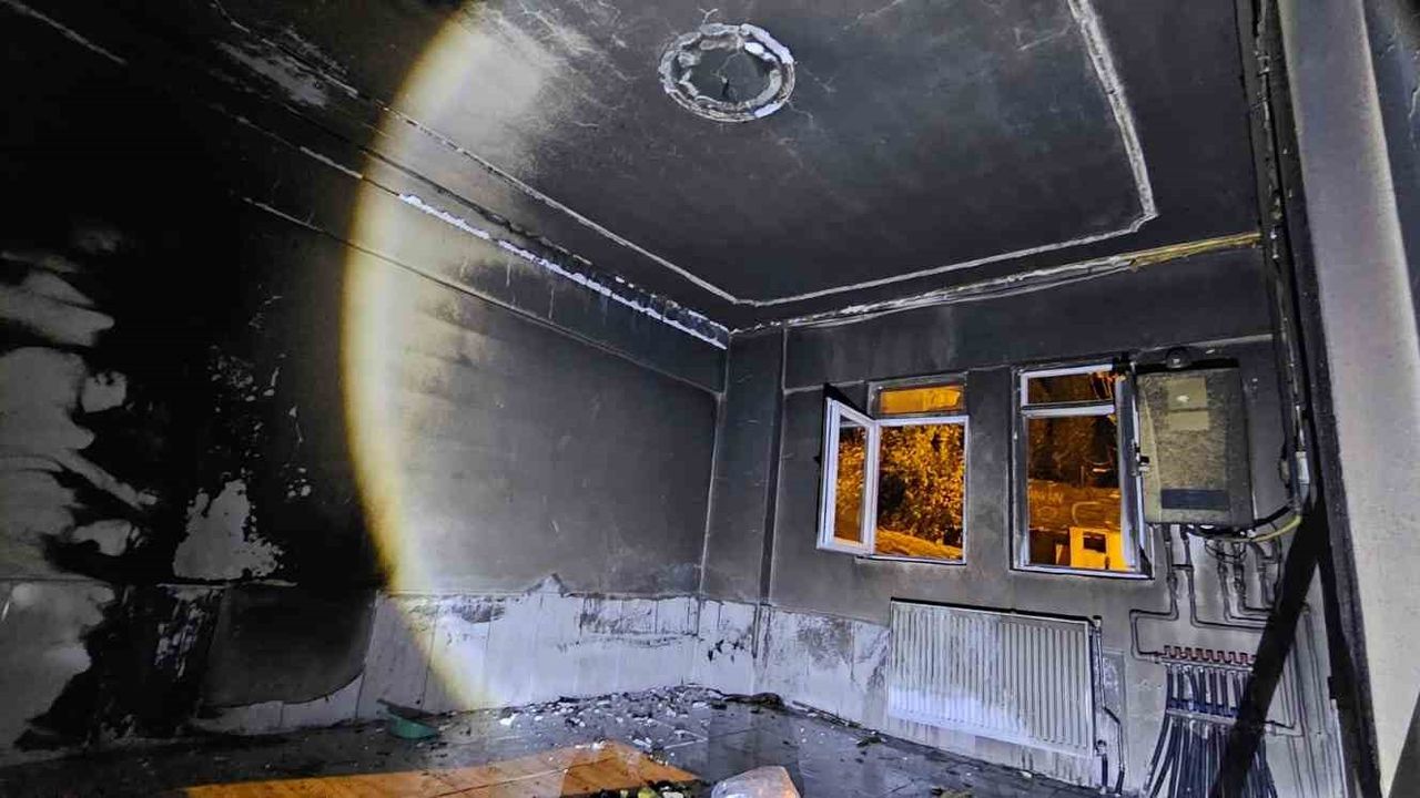 4 kişilik ailenin evi alevlere teslim oldu: Mahalleli destek çağrısı yaptı