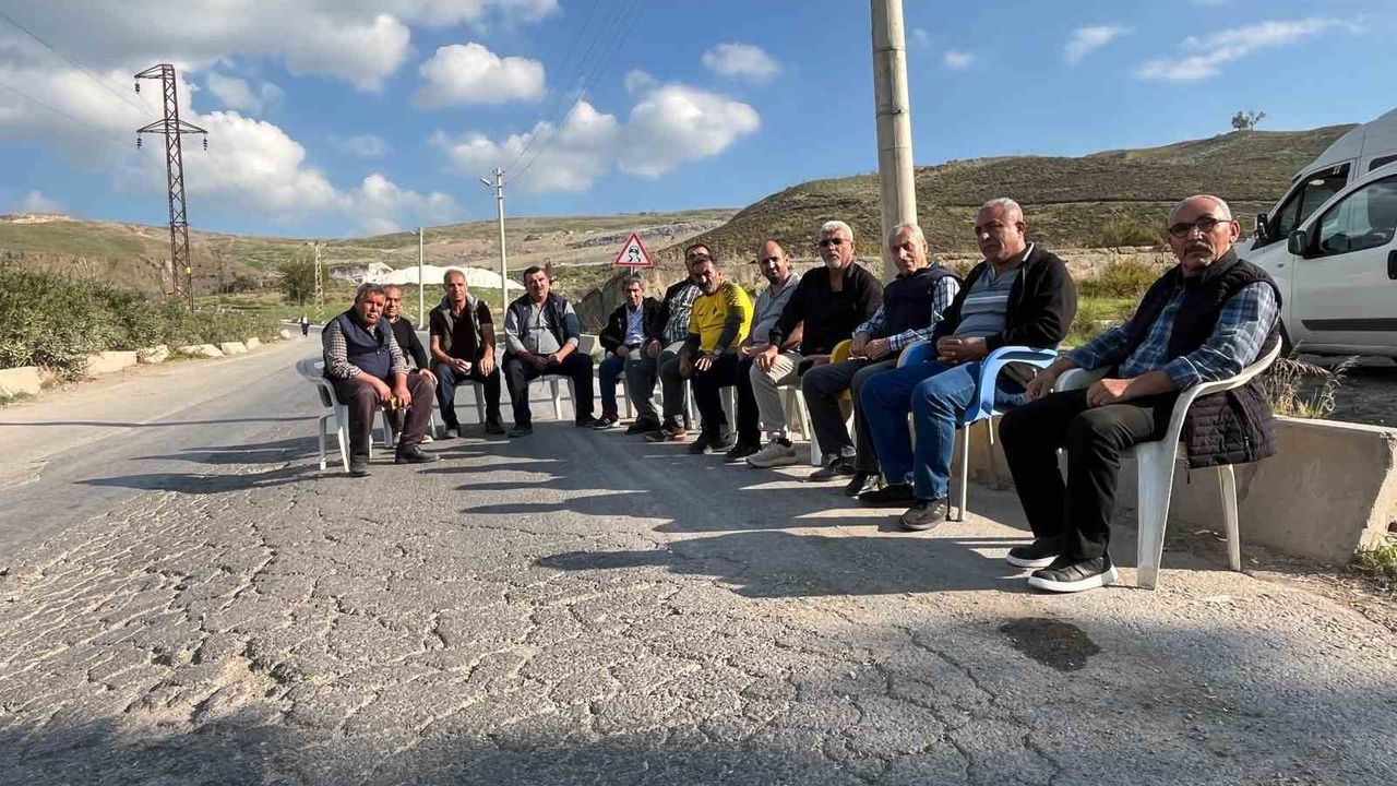 Çiğli’de hukuk nöbeti: Mahalle halkı, kapatılan atık tesisi için sessizce ayakta