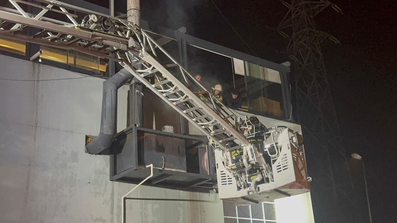 Yahyakaptan’da restoran yangını paniği