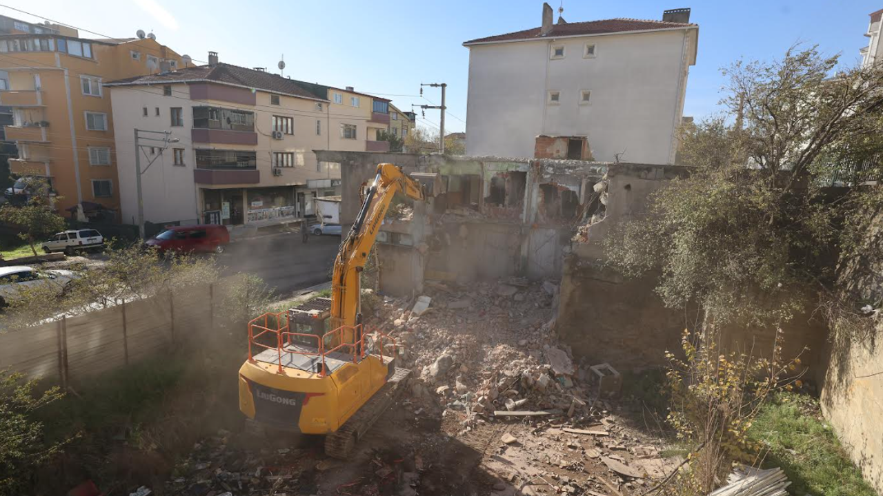 Çayırova’da Metruk Binalar Birer Birer Yıkılıyor