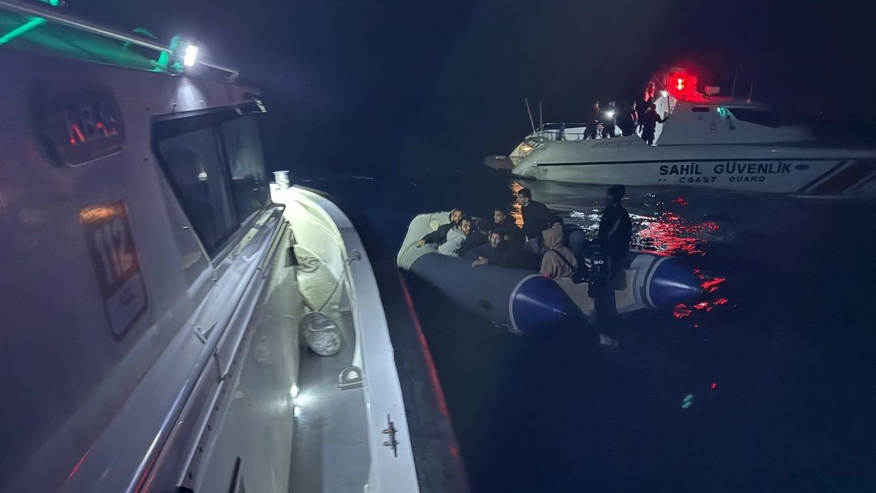 Seferihisar açıklarında düzensiz göçmenlere Sahil Güvenlik müdahalesi