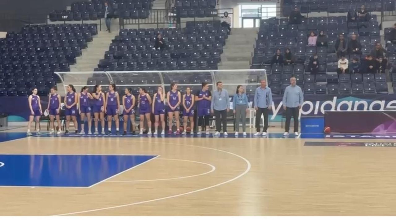 İzmit Zirve Sezona Mücadeleyle Başladı: 5 Sayıyla Kaybetti