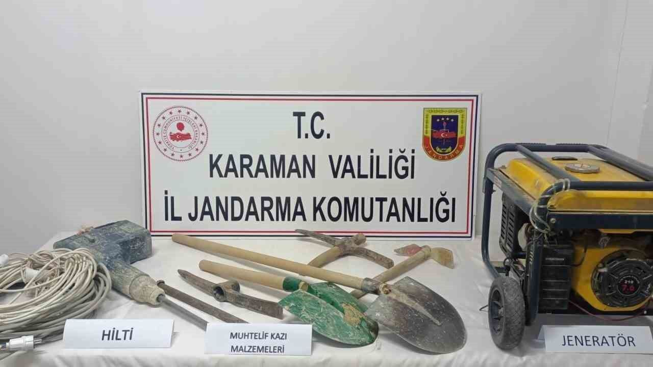 Karaman’da jandarma denetiminde uyuşturucu ve kaçak kazı malzemeleri ele geçirildi