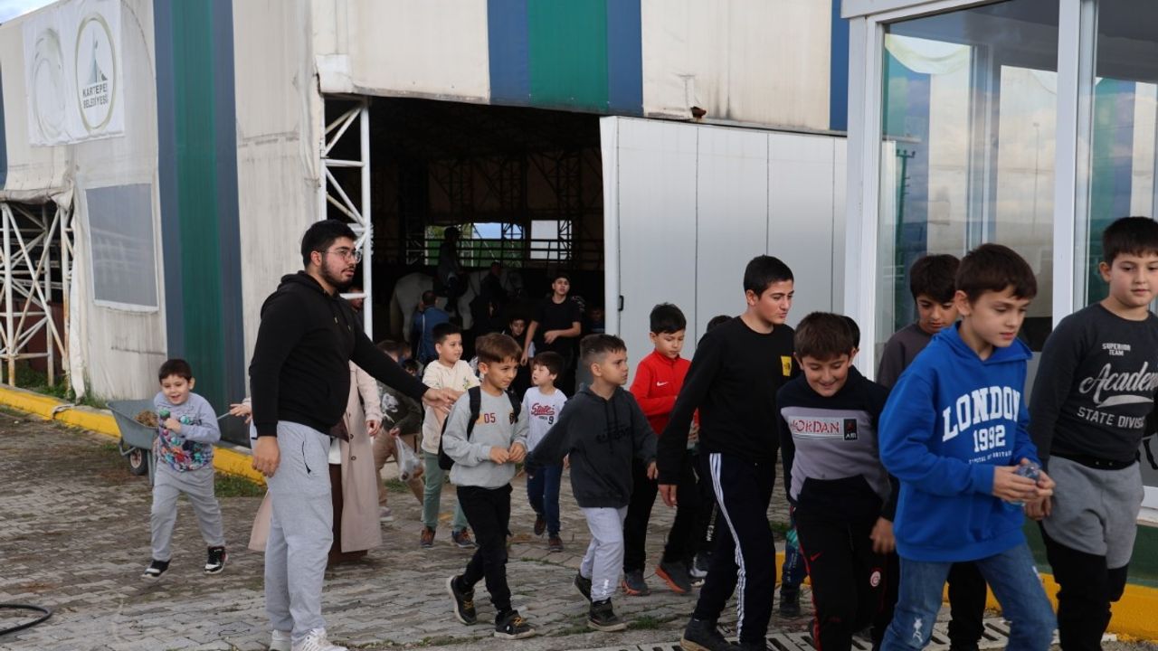 Kartepe Belediyesi Atlı Binicilik Kulübü Ara Tatilde Ziyaretçi Rekoru Kırdı