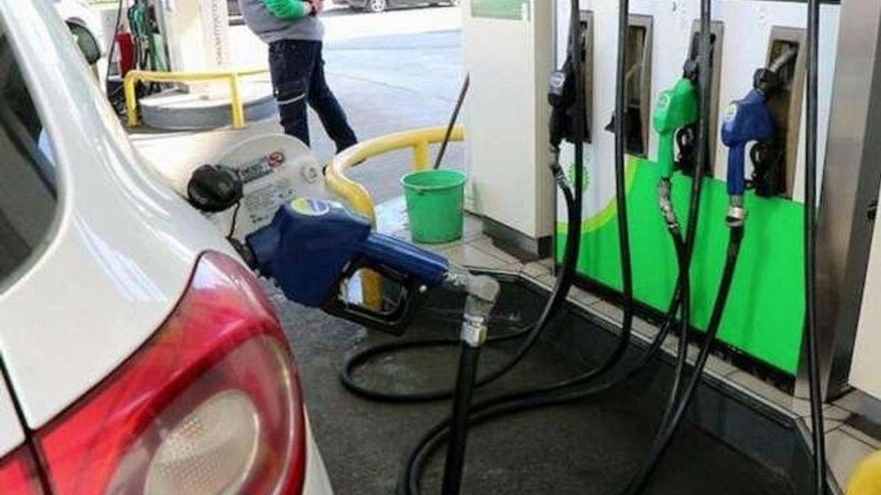 Araç sahiplerine yılbaşı şoku: Benzin ve motorine bu zam geliyor