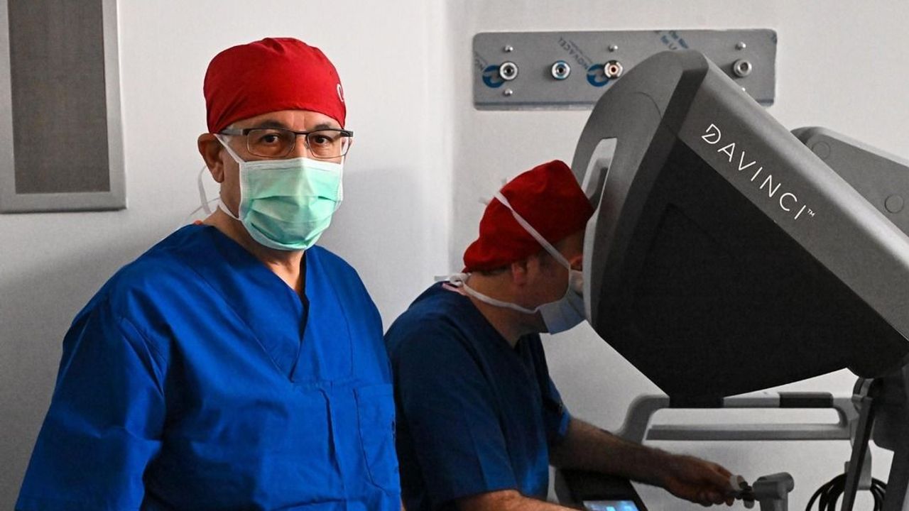KOÜ Hastanesi’nde Da Vinci Robotik Cerrahi Dönemi Başladı