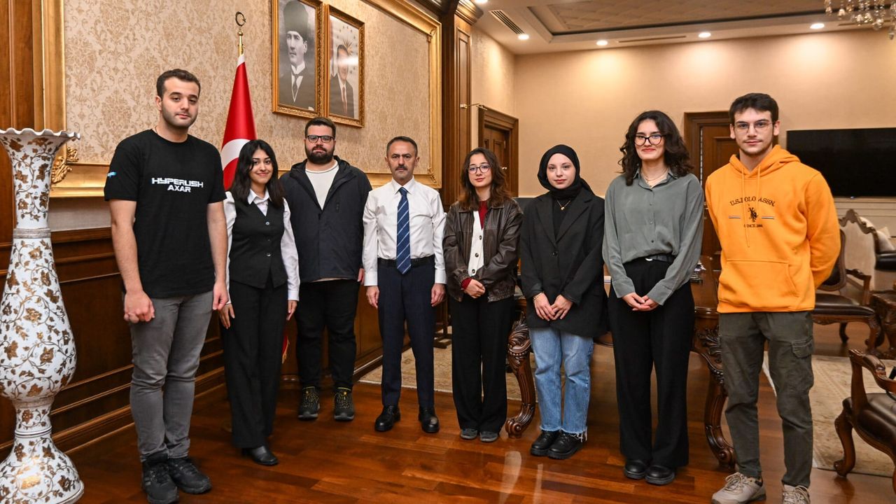 Kocaeli Üniversitesi Hyperush Takımı Vali Aktaş’ı Ziyaret Etti