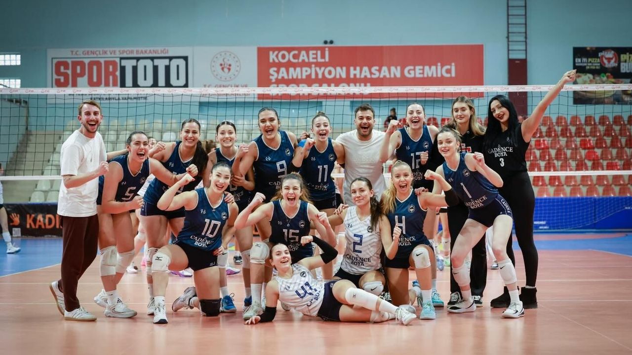 Kadınlar Voleybol 2. Lig’de Derbi Heyecanı: Cadence Boya Gölcük 3-2 ile Güldü
