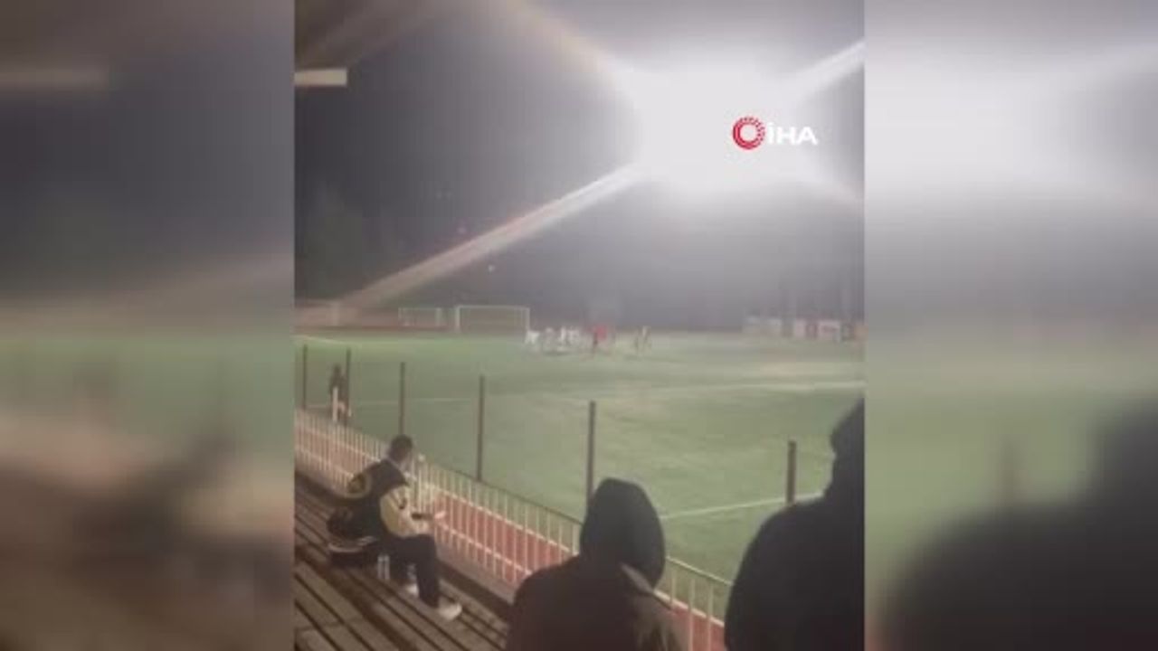 Derince'de amatör maçta kavga: Futbolcular sahada birbirine girdi