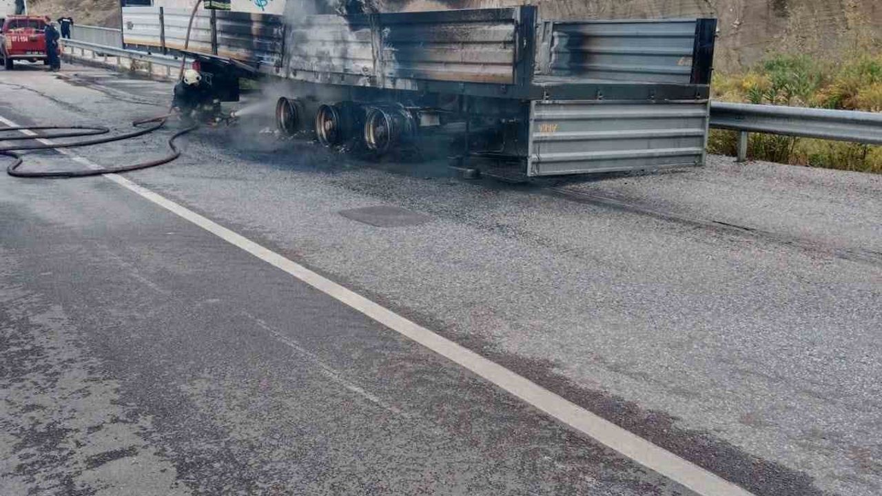 Mermer yüklü tır alevlere teslim oldu