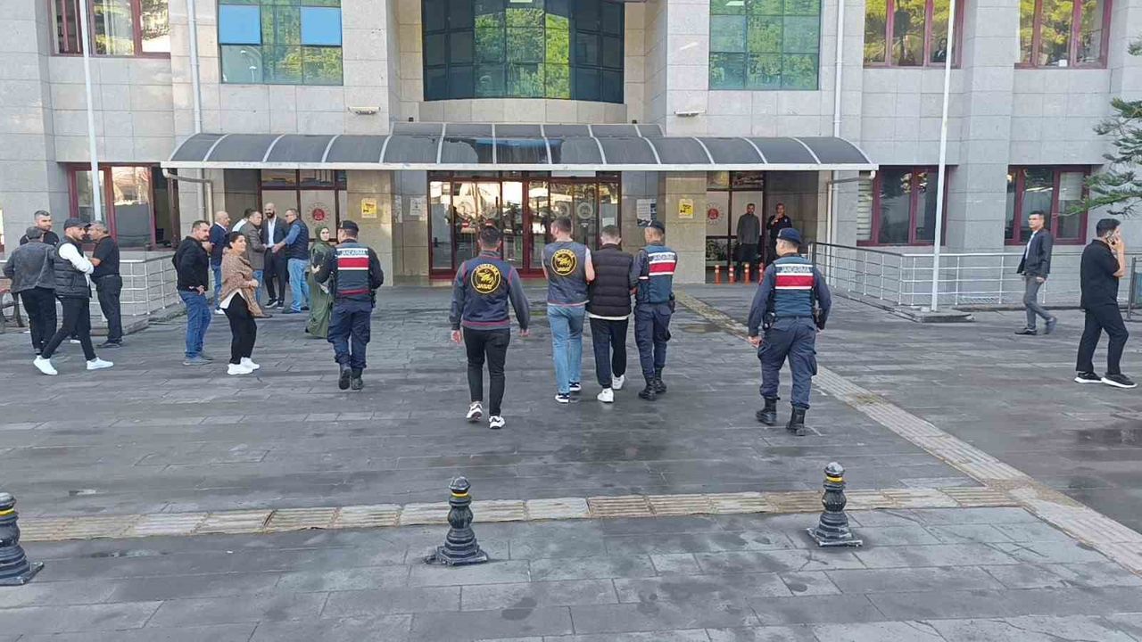 İş yerinin kasasından 1 milyon TL değerinde döviz çalan hırsız, eski çalışanı çıktı