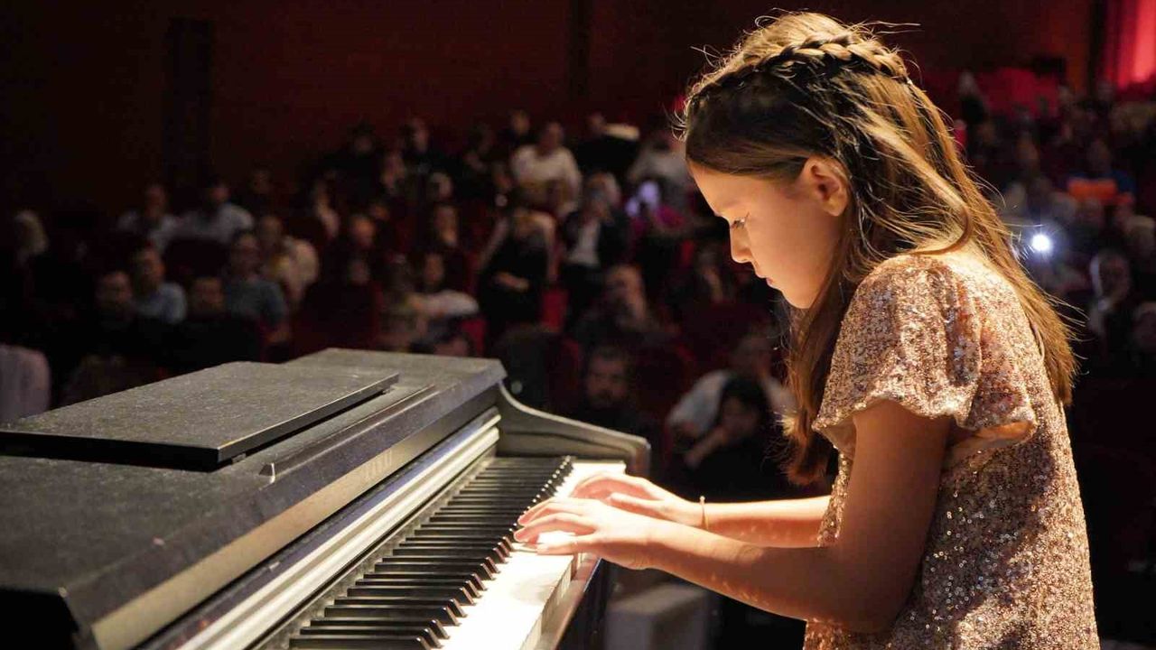 Minik piyanistlerden anlamlı mesaj: Bilecik’te yangınlara dikkat çeken konser