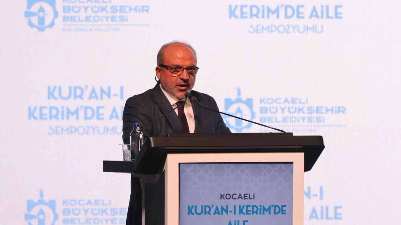 Prof. Dr. Mehmet Emin Ay: “Kur’an-ı Kerim’in rehberliğine her zamankinden çok muhtacız”