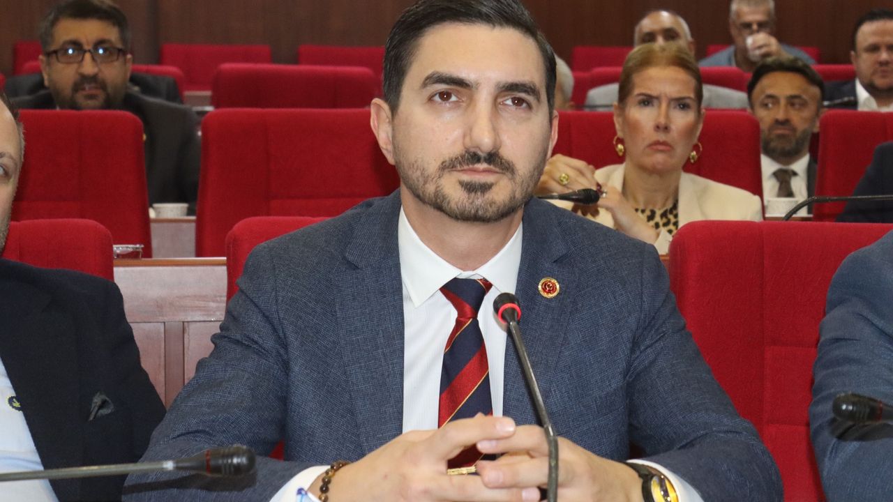 AKP’li Üyelere Ensar Tepkisi: “O Zaman Aklınız Neredeydi?”