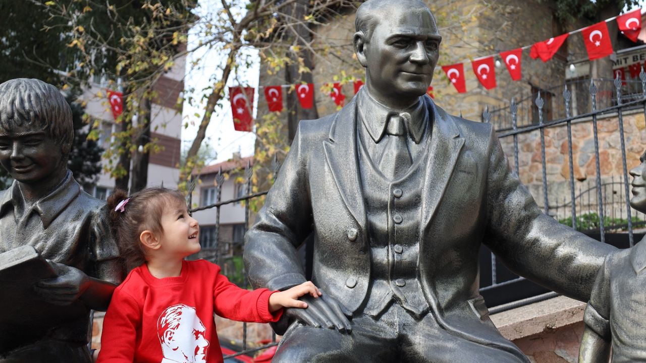 Minik yüreklerden Ata’ya sevgi dolu anma