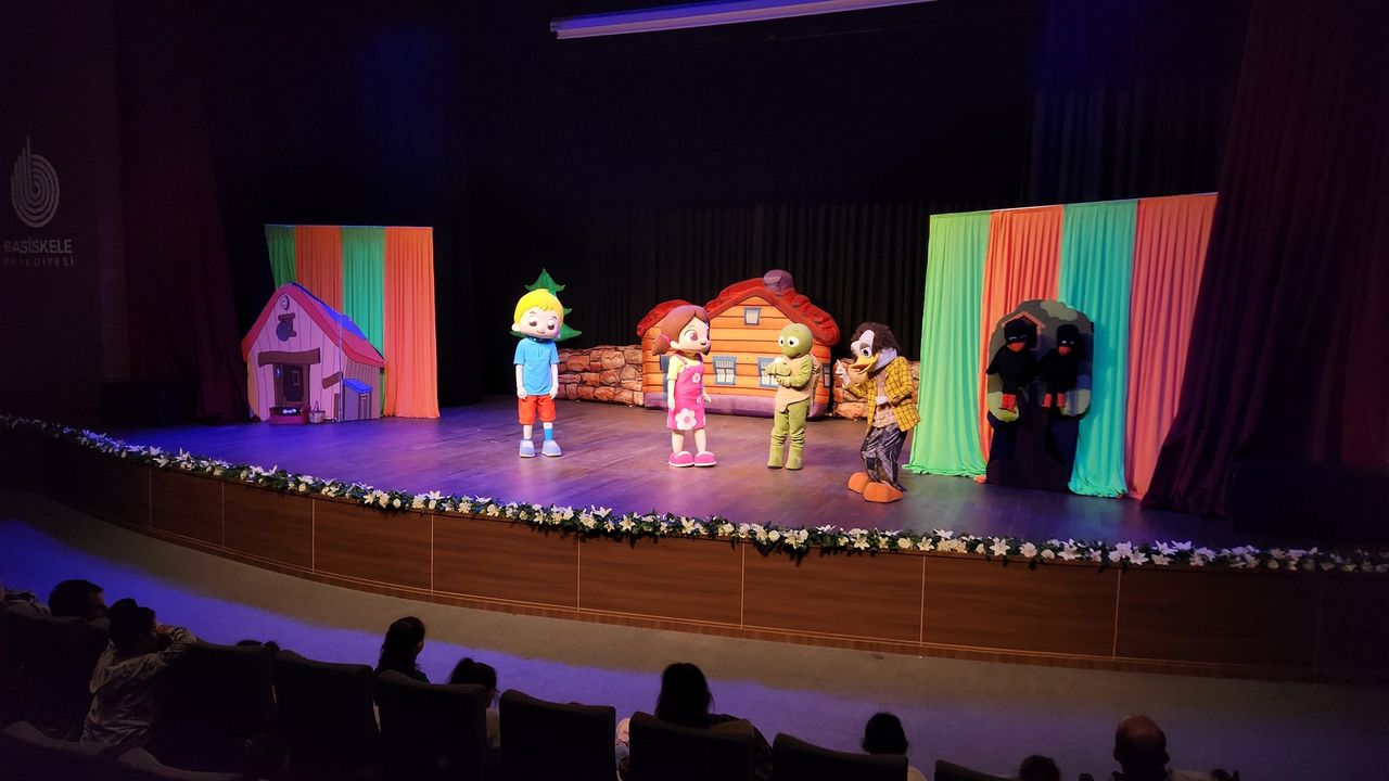 Başiskele’de Ara Tatilin Finali Niloya Müzikali ile Renkli Geçti