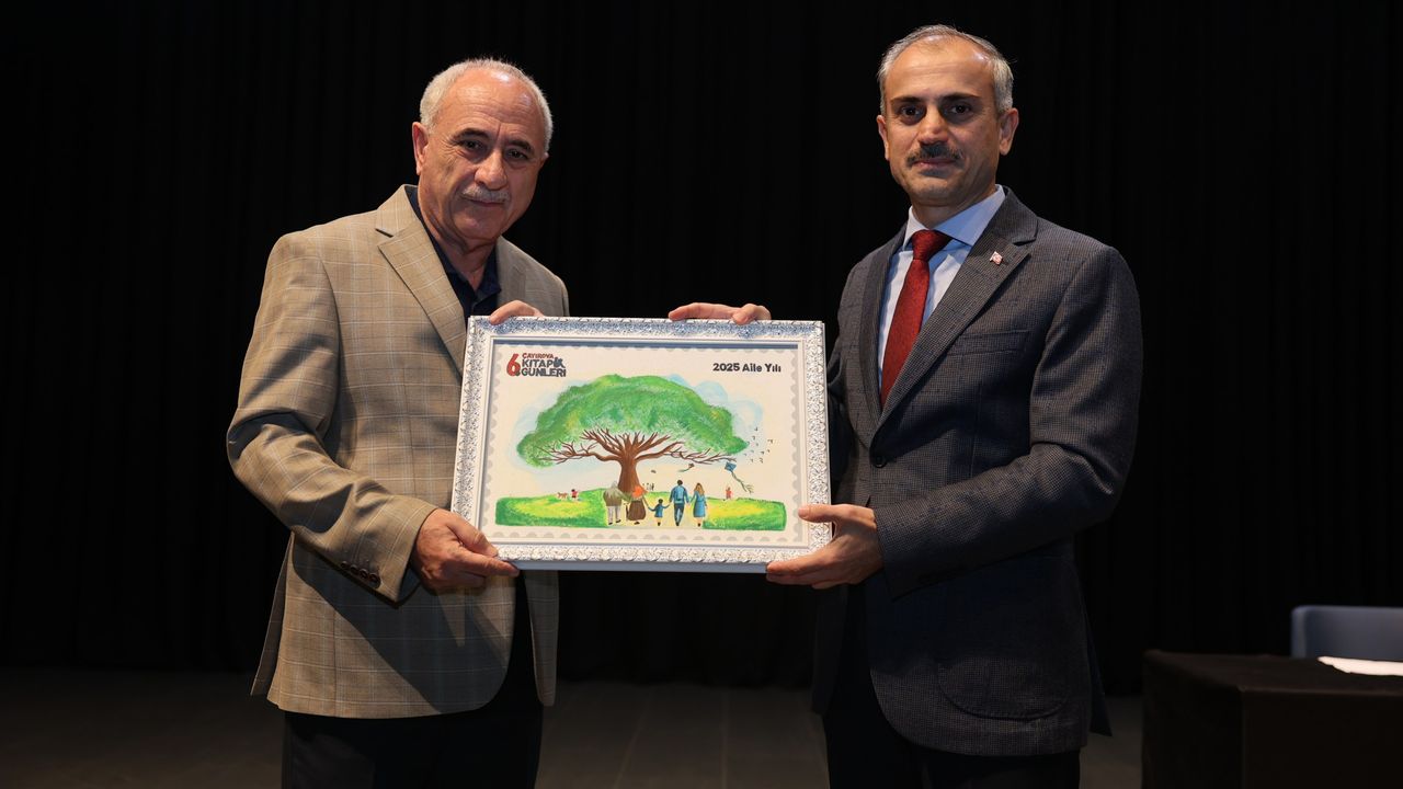 Nurullah Genç, 6. Çayırova Kitap Günleri’nde okurlarıyla buluştu