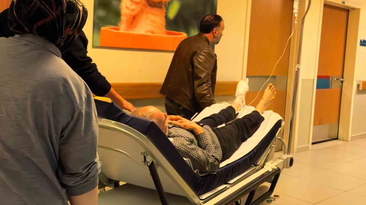 İnegöl’de talihsiz kaza: Motorlu testere yaşlı adamın ayağını kesti