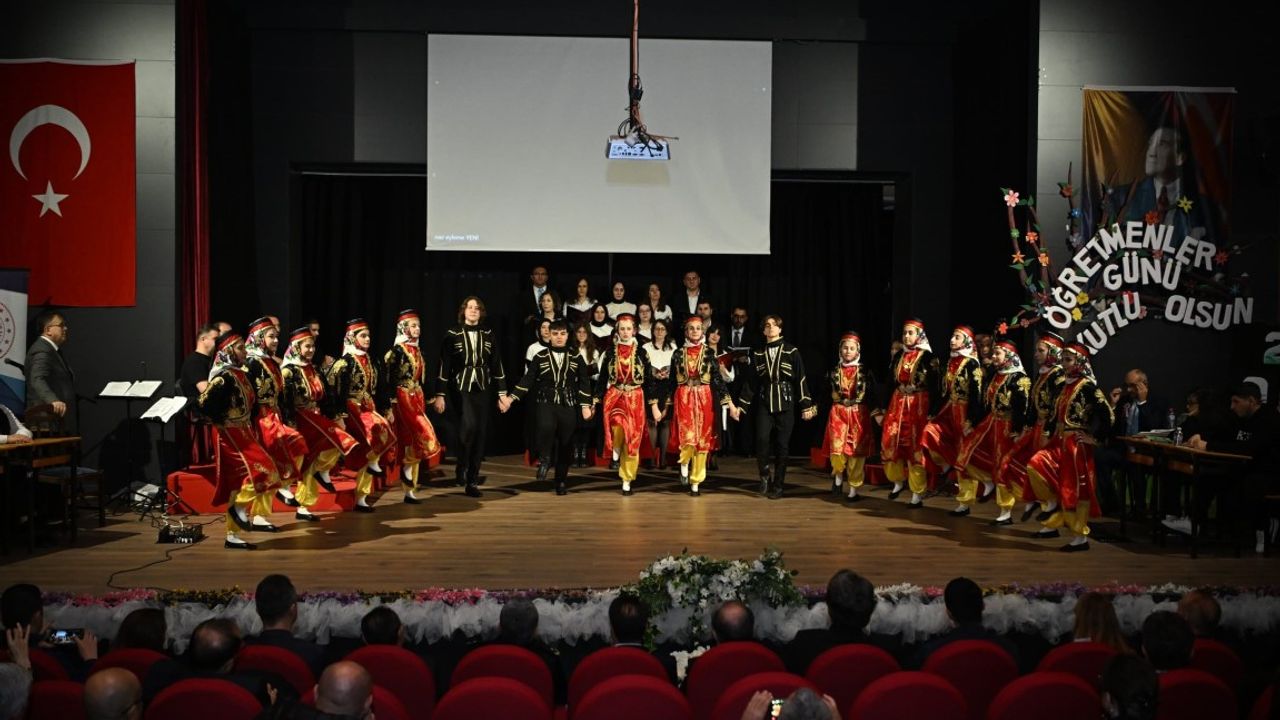 Kartepe’de 24 Kasım Öğretmenler Günü Coşkuyla Kutlandı