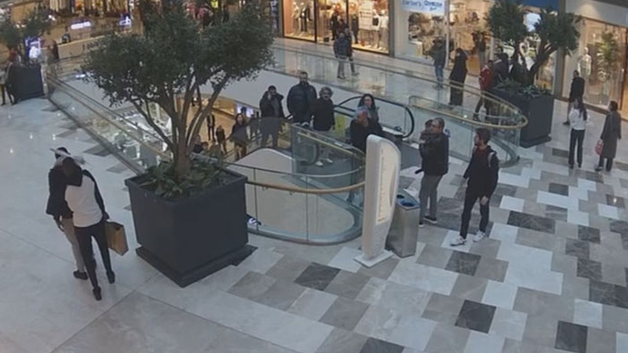 AVM’de gergin anlar: Milli futbolcuya silah doğrulttu