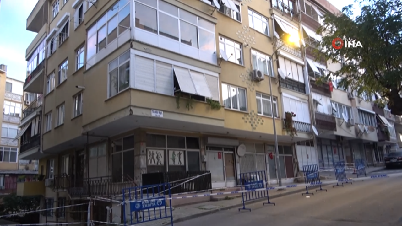 Tahliye edilen bina önünde polisin bekleyişi sürüyor