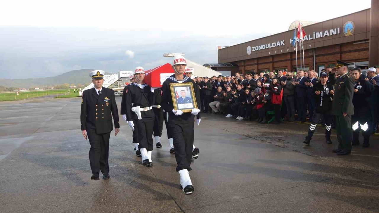 Şehit Kıdemli Başçavuş Nuri Özcan Zonguldak’ta karşılandı: Ailesi gözyaşlarına boğuldu