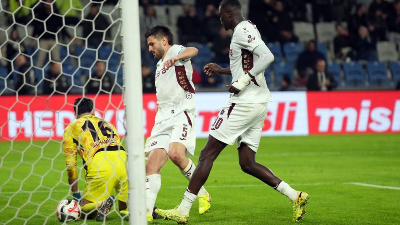 Trabzonspor Başakşehir’i 90+11’de yıktı! Nefesler tutuldu son sözü Muçi söyledi