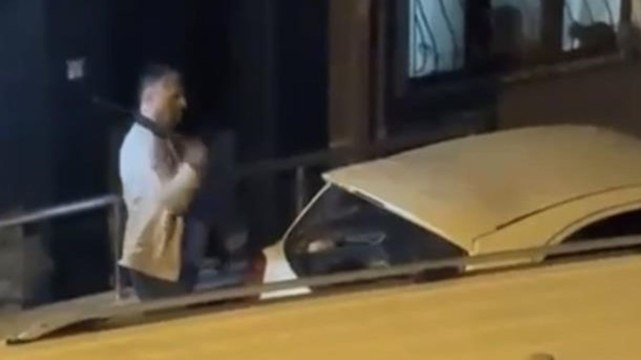 Boşanma gerilimi iki araca birden zarar verdirdi! O anlar kameraya yansıdı