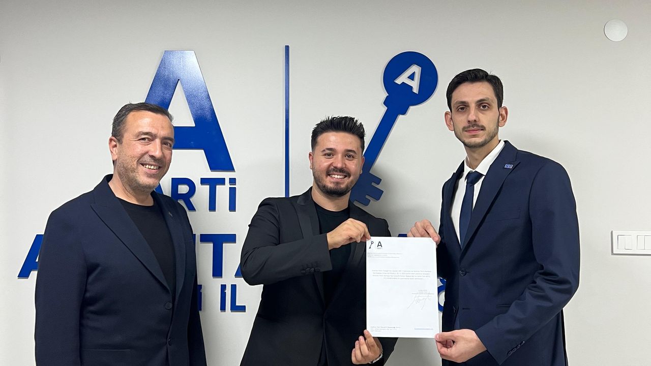 Anahtar Parti Gençlik Kolları Ataması: Cemil Can Akçıl Kimdir?