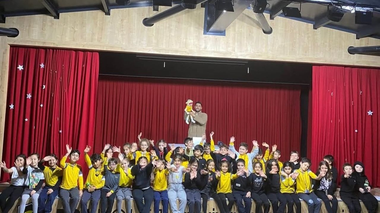 Toprak Öğretmen ile “Gerçek Arkadaş”: Ekran bağımlılığına kuklalı çözüm