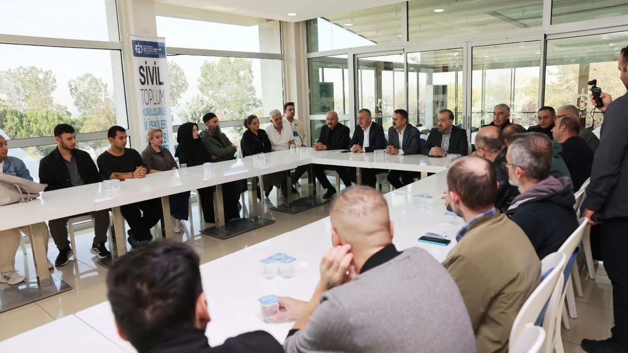 Gebze'de Evlerine Giremeyen Ailelere Moral Ziyareti